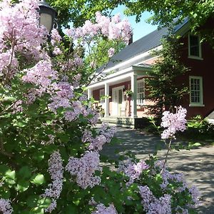 Le Passe-Partout Bed and Breakfast Cowansville Exterior photo