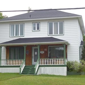 Hebergement Maison Fortier Ξενοδοχείο Tadoussac Exterior photo