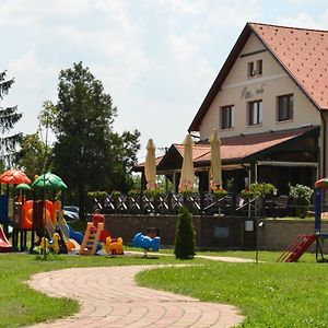 Hotel Moja Carda Temerin Exterior photo