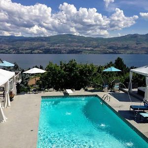 A Le Chateau Du Lac Bed and Breakfast West Kelowna Exterior photo