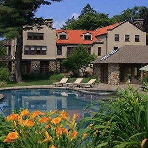 Rock Hall Luxe Lodging Ξενοδοχείο Colebrook Exterior photo