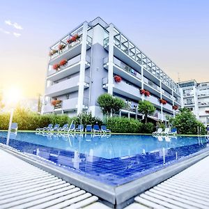 Ambassador Suite Hotel Ρίβα ντελ Γκάρντα Exterior photo