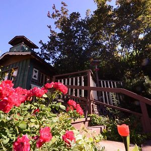 Fairy'S Garden Chalet Ξενοδοχείο West Kelowna Exterior photo