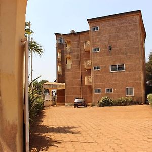 Hotel Place De La Meteo Tchang Exterior photo