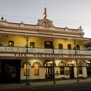 The Victoria Hotel Rutherglen Exterior photo