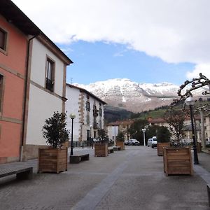 Ostatu Zegama Ξενοδοχείο Exterior photo