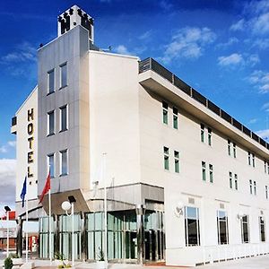 Hotel Ciudad De Φουενλαμπράδα Exterior photo