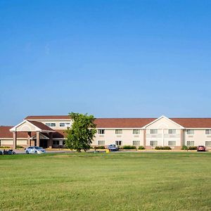 Rodeway Inn Hesston Exterior photo