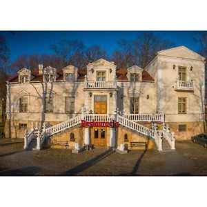 Palac Tarnowskich Aparthotel Ostrowiec Świętokrzyski Exterior photo