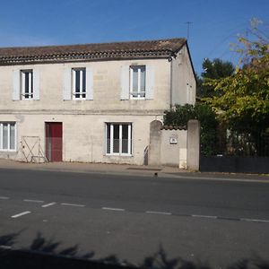 La Maison D'Alienor Bed and Breakfast Saint-Medard-de-Guizieres Exterior photo