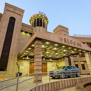 Hotel Karavan Ούρτζεντς Exterior photo