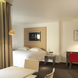 Hotel Le Pavillon 7 Ομπερναί Room photo