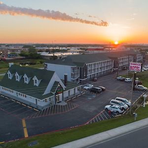 The Crossroads Hotel And Suites Irving Exterior photo