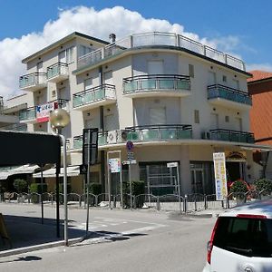 Hotel Villa Domiziana Ρίμινι Exterior photo