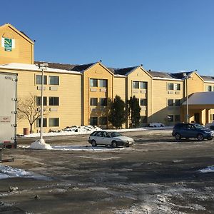 Quality Inn & Suites Μιλγουόκι Exterior photo