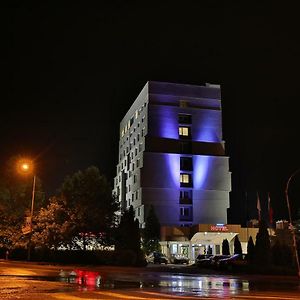 Terra Europe Brontes Hotel Ταργκόβιστε Exterior photo