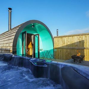 Deluxe Glamping Pod With Hot Tub Ξενοδοχείο Frodsham Exterior photo