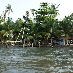 Cheenavala Fishing Homestay Kochi Exterior photo