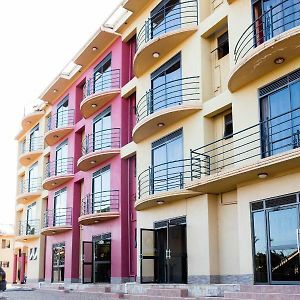 Olina Hotel And Apartments Καμπάλα Exterior photo