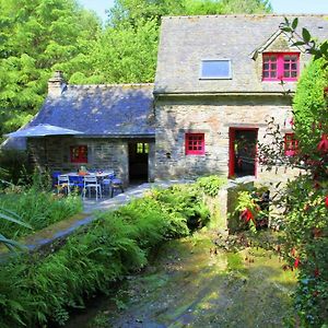 Le Moulin De Beuzidou Βίλα Saint-Urbain  Exterior photo