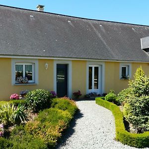 Chambre D'Hotes Le Pot Au Lait Bed and Breakfast Villaines-la-Juhel Exterior photo