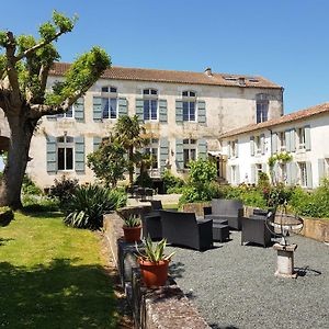 Domaine De Chantageasse Ξενοδοχείο Asnières-la-Giraud Exterior photo