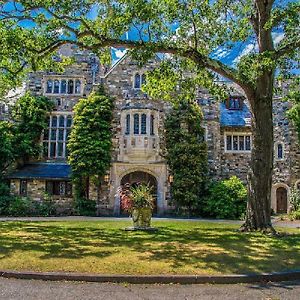 The Castle At Skylands Manor Bed and Breakfast Ringwood Exterior photo