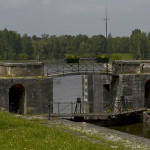 Chambre D'Hotes Face A Briare Ξενοδοχείο Exterior photo