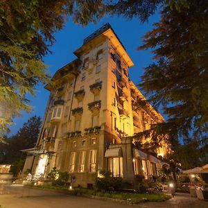 Palace Grand Hotel Βαρέζε Exterior photo