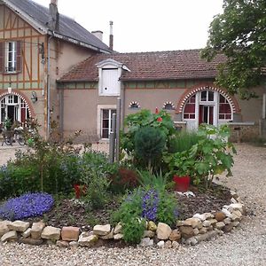 Le Clos De La Fontaine Bed and Breakfast Massay Exterior photo