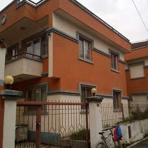 Quiet Garden House Only For Medium & Long Term Διαμέρισμα Lalitpur Exterior photo