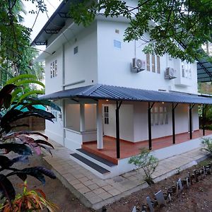 The Riverside Guesthouse Kozhikode Exterior photo