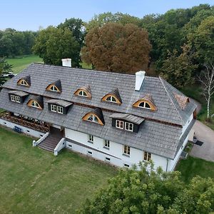 Dwor Strzyzew Bed and Breakfast Zelazowa Wola Exterior photo