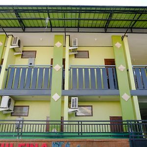 Zulfina Homestay Syariah Mitra Reddoorz Banyuwangi  Exterior photo