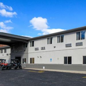 Quality Inn & Suites Salina National Forest Area Exterior photo