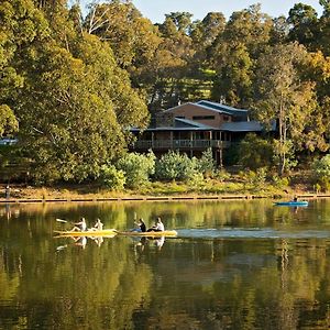 Evedon Lakeside Retreat Ξενοδοχείο Burekup Exterior photo