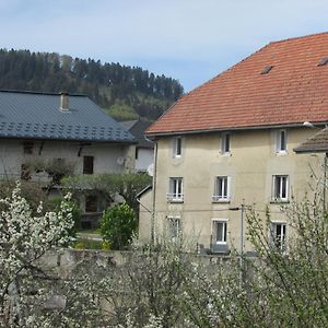 Le Clos Marie Bed and Breakfast Brenod Exterior photo