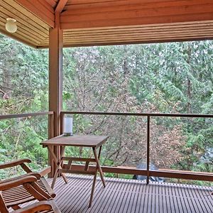 Quiet Hidden Creekside Home Steps To Sechelt Inlet Exterior photo