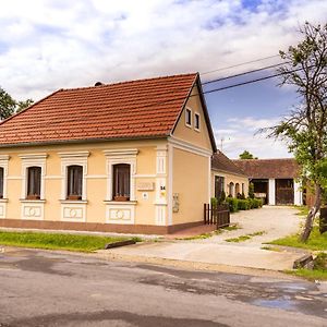 Kapolna Vendeghaz Διαμέρισμα Kerkaskapolna Exterior photo